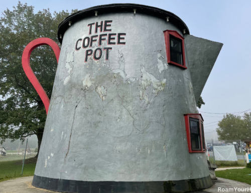 The Big Bedford Coffee Pot along the historic Lincoln Highway